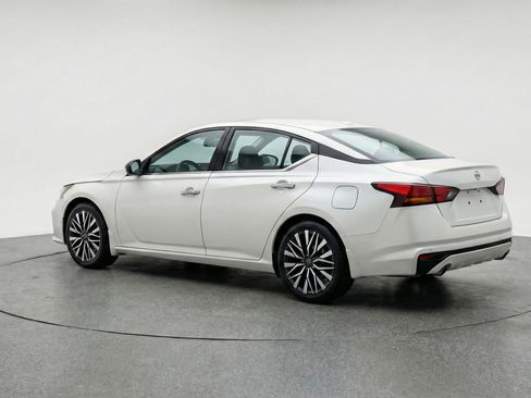 Used 2025 Nissan Altima 2.5 SV image 6