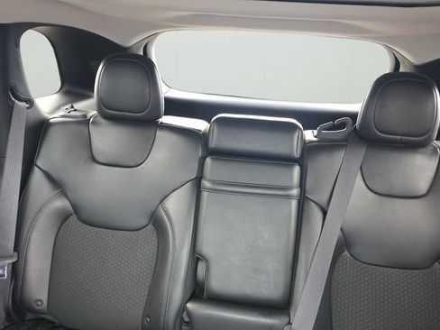Used 2019 Jeep Cherokee Latitude Plus AWD/4WD image 14