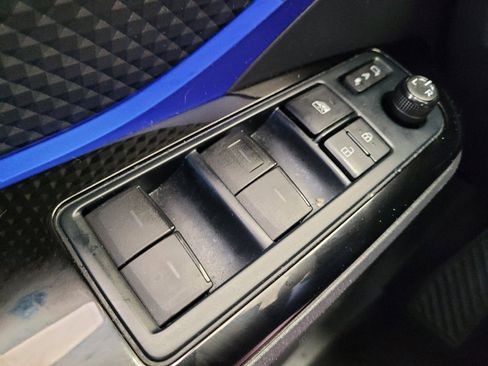 Used 2020 Toyota C-HR XLE FWD image 27