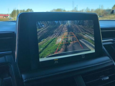 Used 2023 Chevrolet Suburban Premier image 37