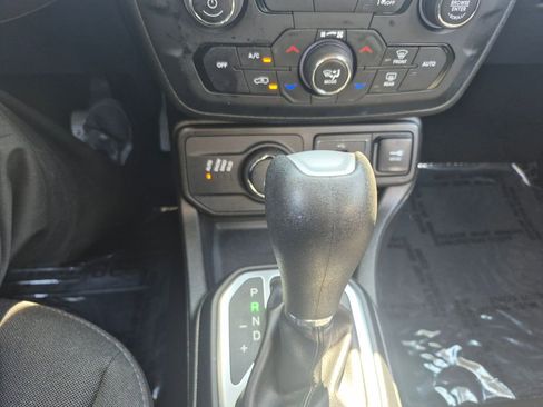 Used 2023 Jeep Renegade Latitude image 14