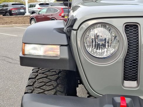 Used 2022 Jeep Wrangler Unlimited Rubicon image 9