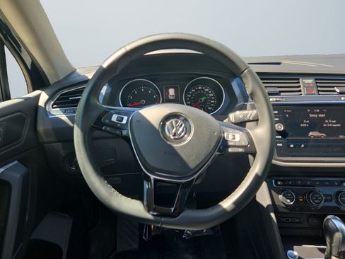 Used 2020 Volkswagen Tiguan SE w/ Panoramic Sunroof Package AWD/4WD image 13