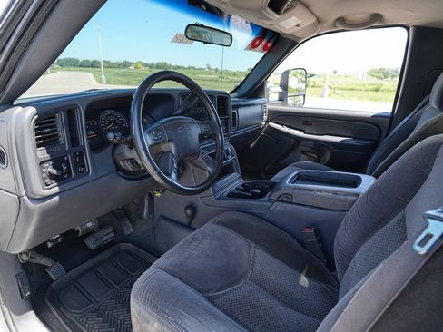 Used 2006 Chevrolet Silverado 2500 W/T w/ Heavy-Duty Power Package AWD/4WD image 14