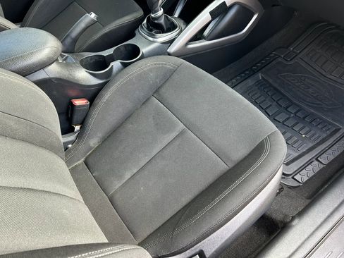 Used 2013 Hyundai Veloster FWD image 14