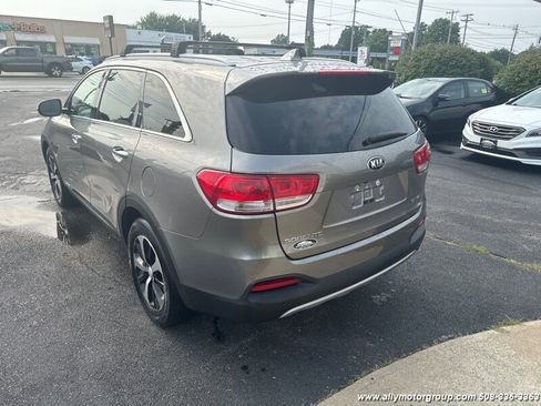 Used 2018 Kia Sorento EX image 4