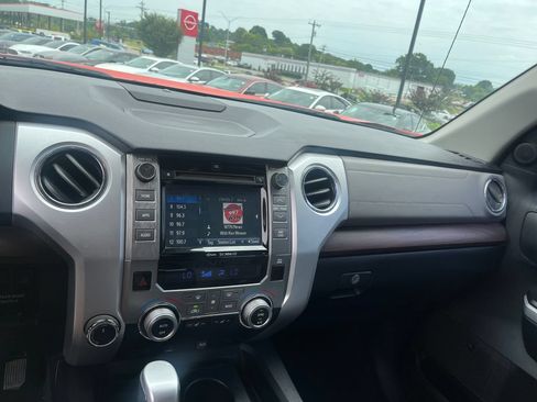 Used 2018 Toyota Tundra Limited w/ Limited Premium Package AWD/4WD image 15