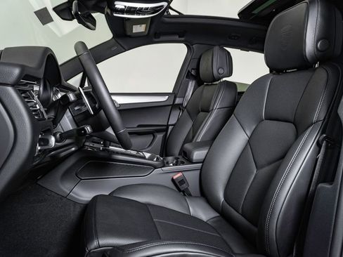 New 2026 Porsche Macan image 5