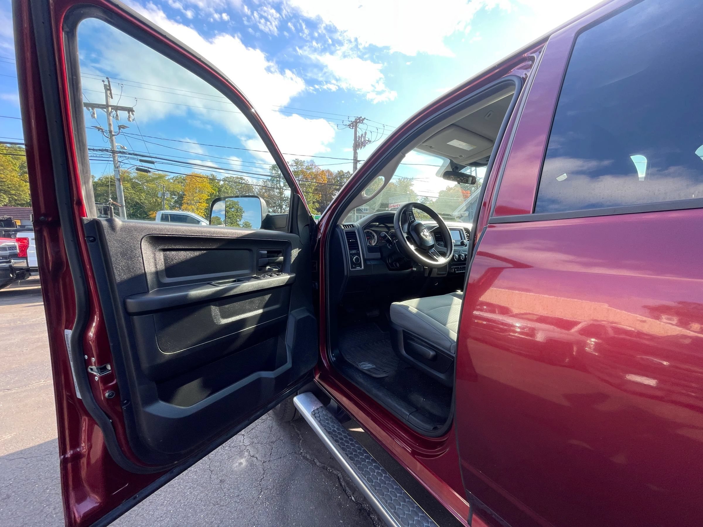 Used 2017 RAM 2500 Tradesman w/ Chrome Appearance Group AWD/4WD image 9