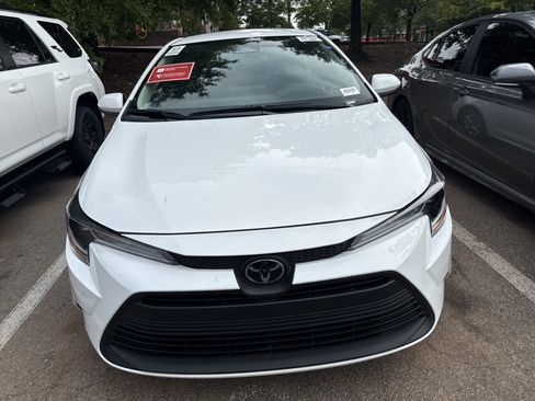 Used 2026 Toyota Corolla LE FWD image 3