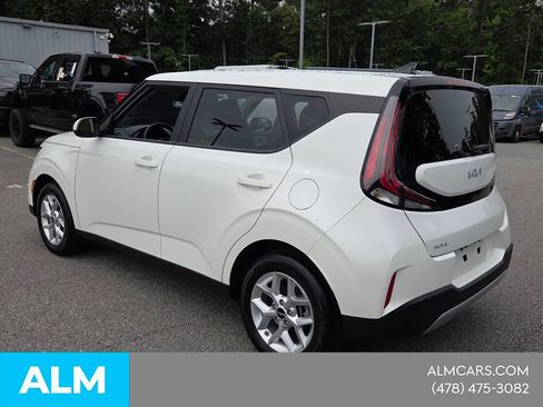 Used 2025 Kia Soul LX w/ LX Technology Package FWD image 9