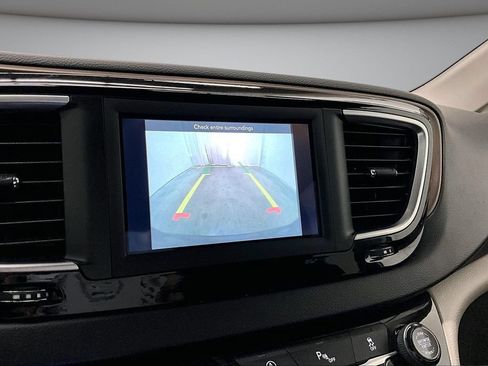 Used 2018 Chrysler Pacifica Touring-L FWD image 14