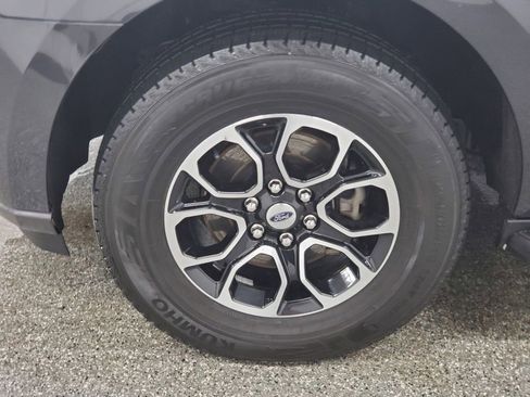 Used 2024 Ford Expedition Max XLT image 8