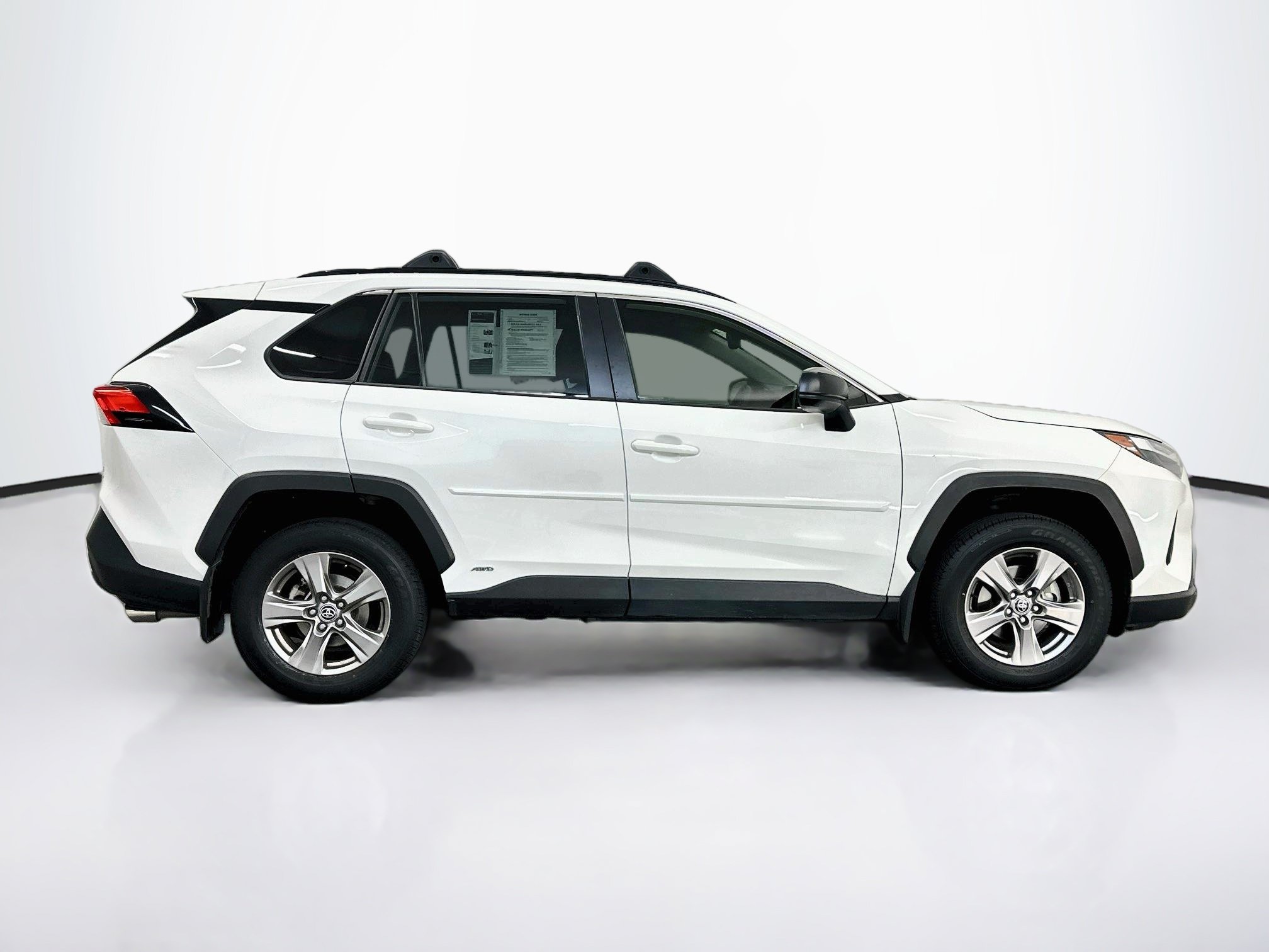 Used 2025 Toyota RAV4 LE AWD/4WD image 10