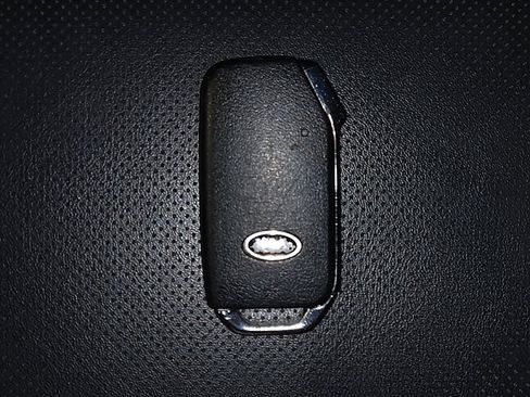 Used 2020 Kia Telluride LX image 32