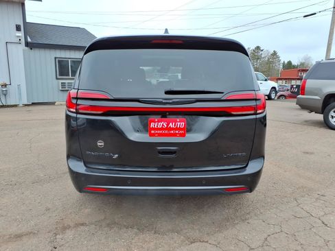 Used 2022 Chrysler Pacifica Limited w/ S Appearance Package FWD image 5
