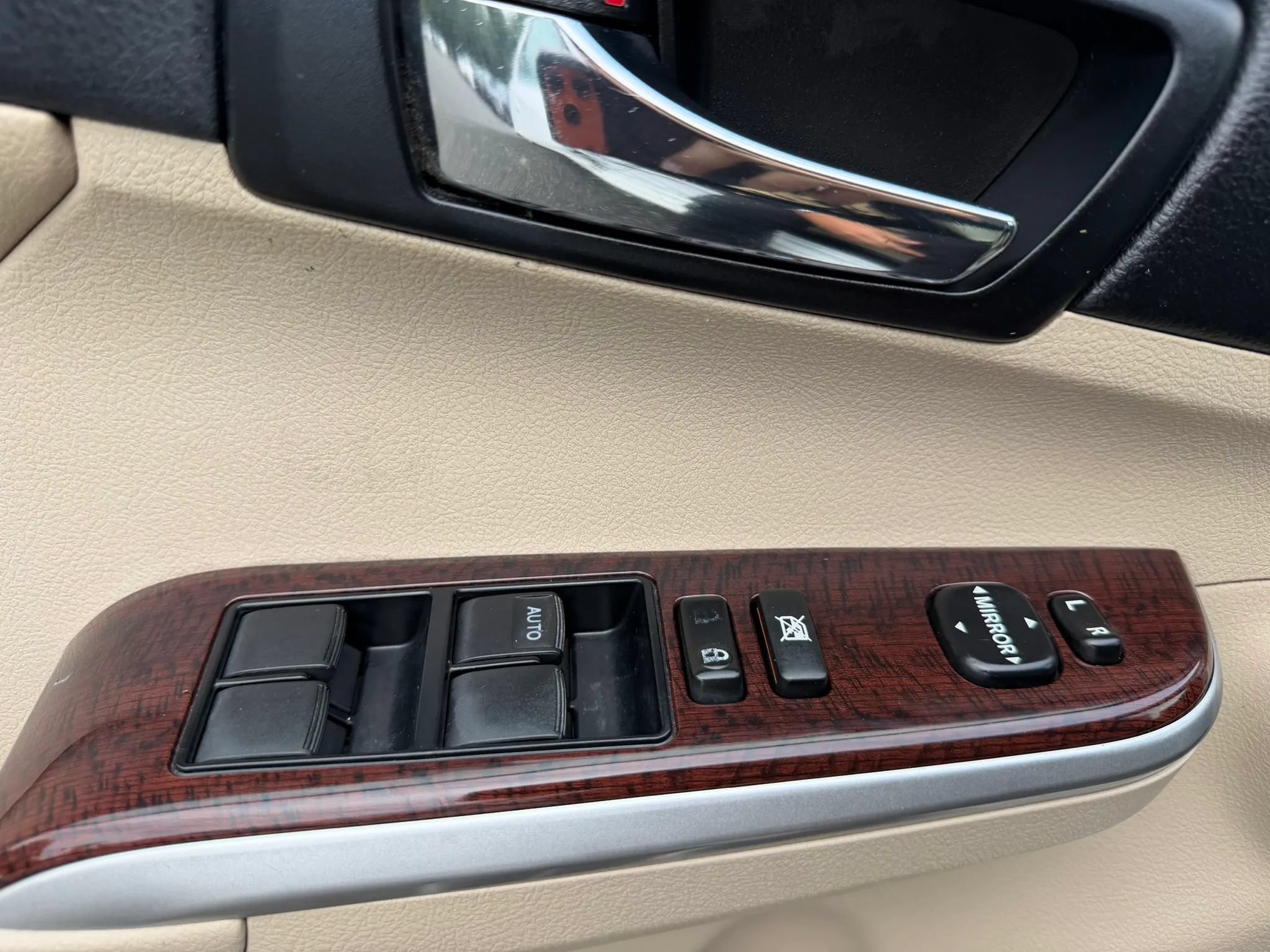 Used 2012 Toyota Camry XLE w/ Leather Pkg FWD image 20