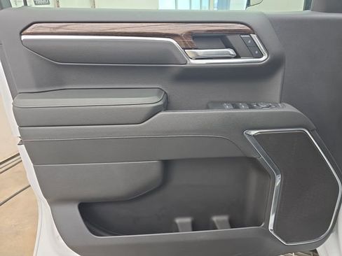 Used 2024 GMC Sierra 1500 SLE w/ Preferred Package image 10