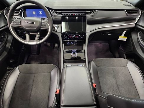 New 2025 Jeep Grand Cherokee L Altitude image 11