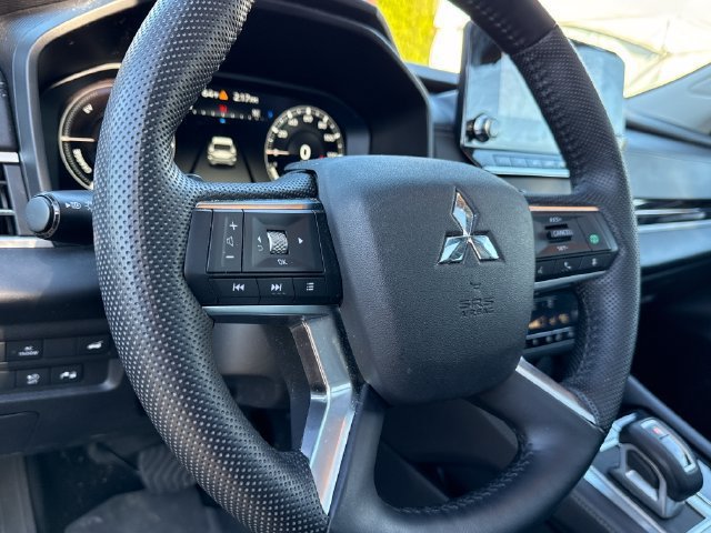 Used 2023 Mitsubishi Outlander SEL AWD/4WD image 14