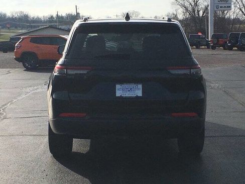 Used 2023 Jeep Grand Cherokee Altitude image 8