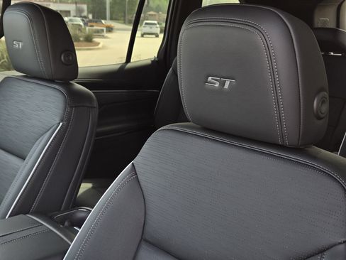 New 2026 Buick Enclave Sport Touring w/ Power Package FWD image 19