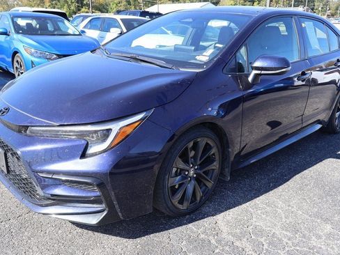 Used 2023 Toyota Corolla SE image 2