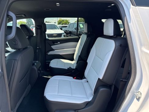 Used 2024 Chevrolet Traverse RS image 16