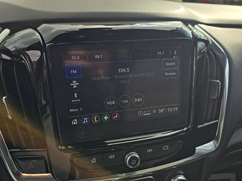 Used 2023 Chevrolet Traverse LT image 25