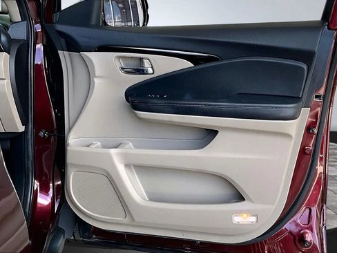 Used 2016 Honda Pilot Touring image 26