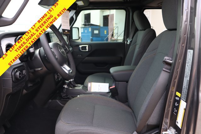 New 2026 Jeep Wrangler Unlimited Sahara w/ Safety Group AWD/4WD image 19