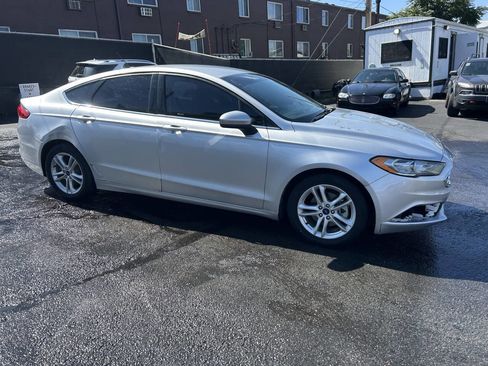 Used 2018 Ford Fusion SE w/ Fusion SE Technology Package image 19