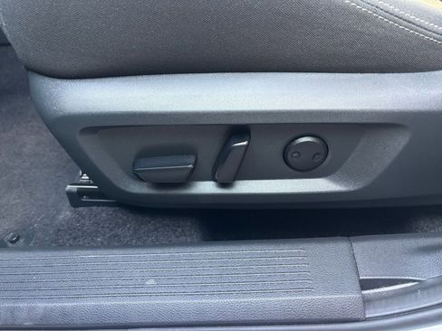 Used 2025 Nissan Rogue SV image 22