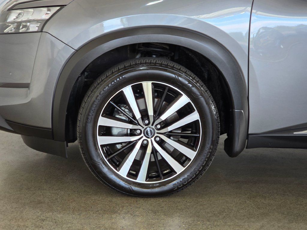 Used 2025 Nissan Pathfinder Platinum AWD/4WD image 8