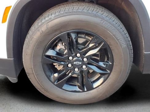 Used 2023 Chevrolet Traverse LT FWD image 10