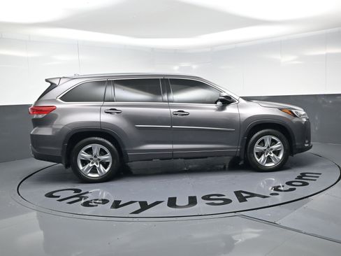 Used 2019 Toyota Highlander Limited image 10