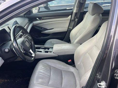 Used 2018 Honda Accord Touring image 8