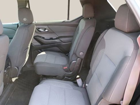 Used 2023 Chevrolet Traverse LT image 14