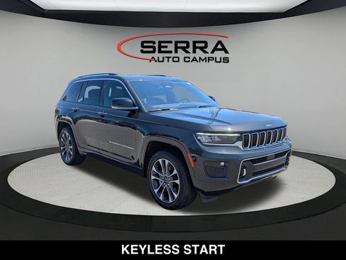 Used 2023 Jeep Grand Cherokee Overland w/ Luxury Tech Group IV AWD/4WD image 16