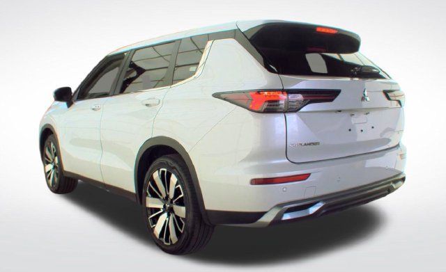 Used 2025 Mitsubishi Outlander SE FWD image 11