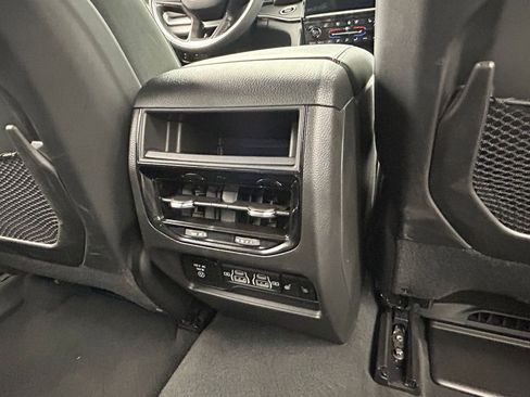 Used 2024 Jeep Grand Cherokee Limited w/ Luxury Tech Group II image 40