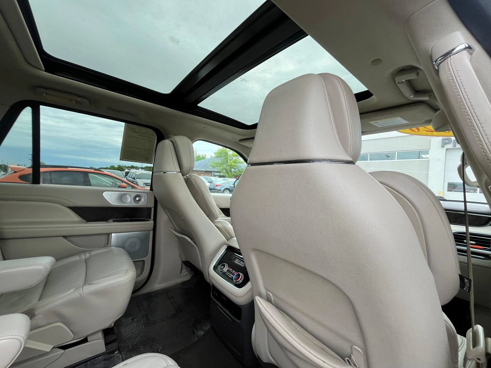 Used 2020 Lincoln Navigator Reserve w/ Luxury Package RWD image 35