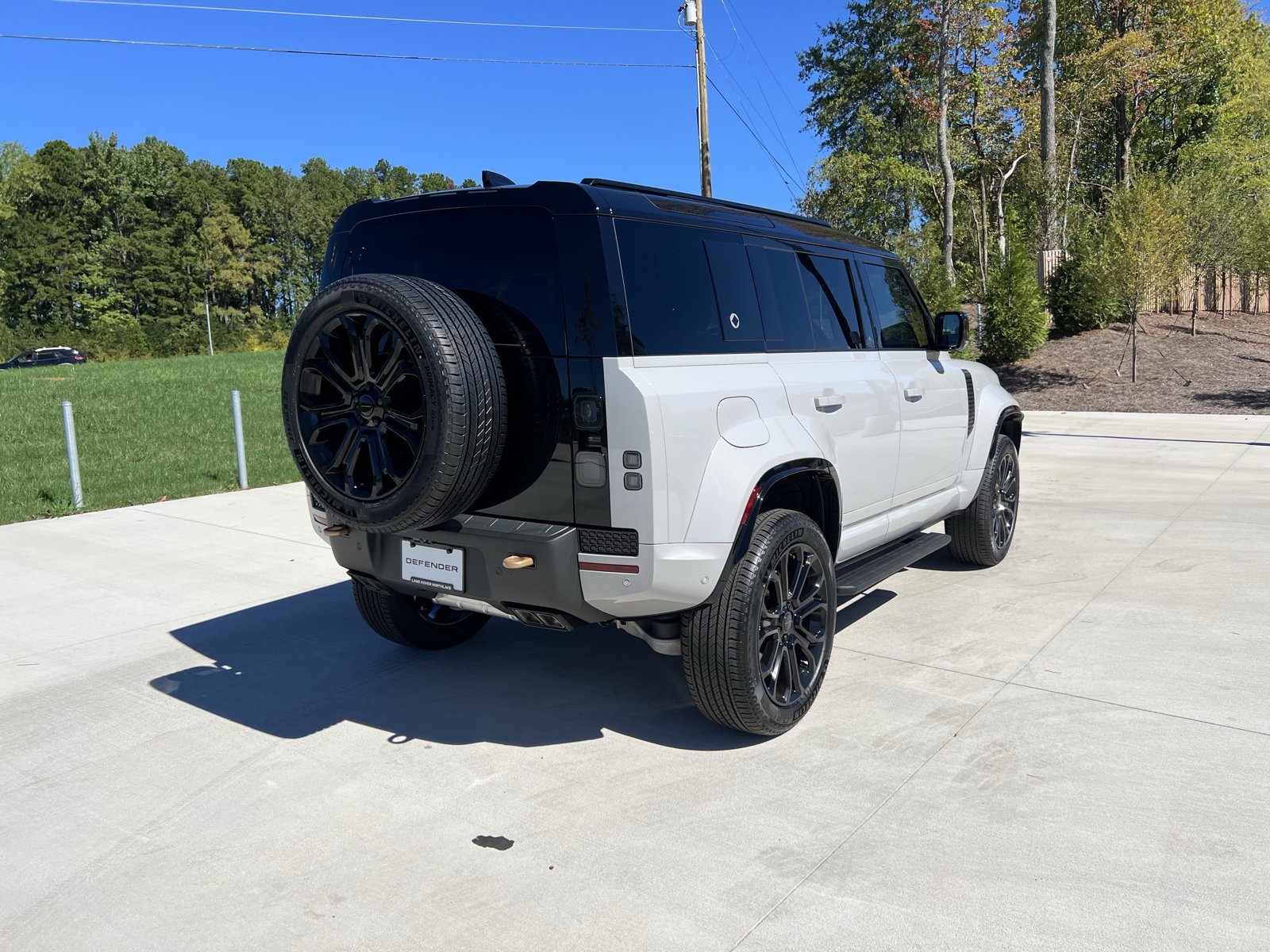 New 2026 Land Rover Defender 110 AWD/4WD image 2