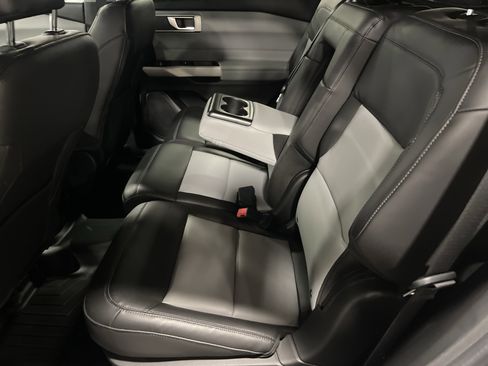 Used 2022 Ford Explorer XLT w/ Equipment Group 202A image 11