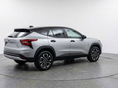 Used 2025 Chevrolet TrailBlazer LT image 9