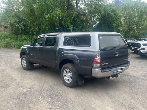Used 2015 Toyota Tacoma 4x4 Double Cab w/ SR5 Package image 6