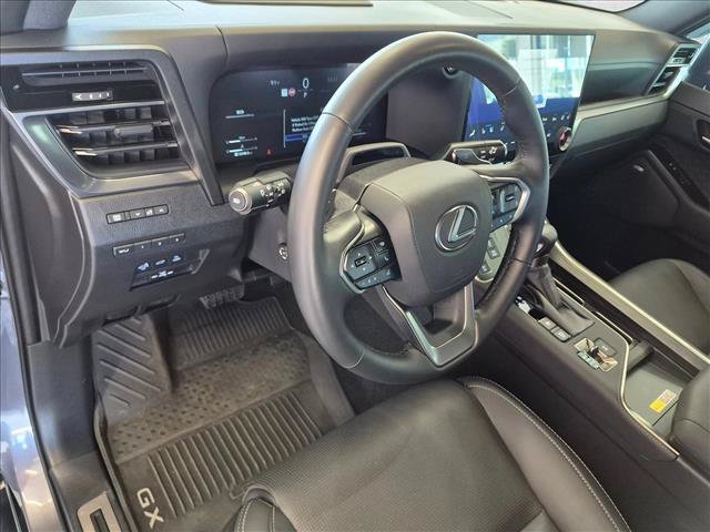 Used 2025 Lexus GX 550 AWD/4WD image 11