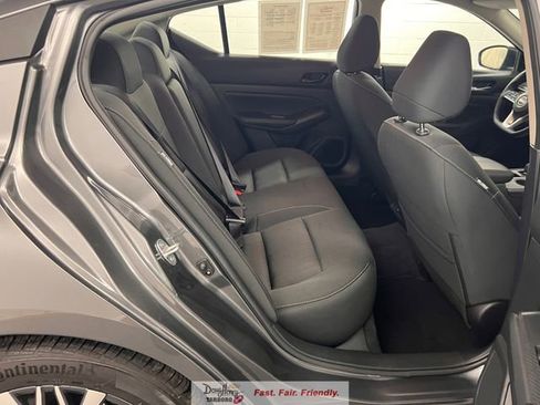 Used 2025 Nissan Altima 2.5 SV FWD image 34