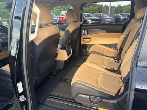 Used 2024 Kia Carnival LX FWD image 5