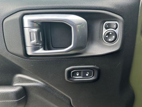Used 2022 Jeep Gladiator Rubicon w/ Cold Weather Group AWD/4WD image 45